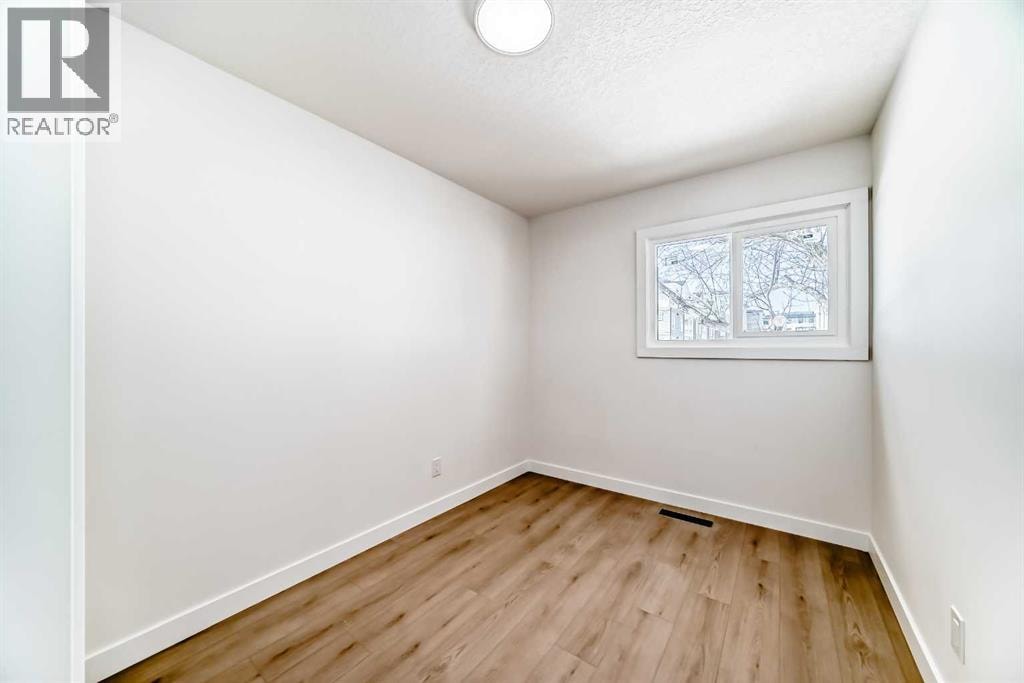 4936 45 Street SW — photo 21