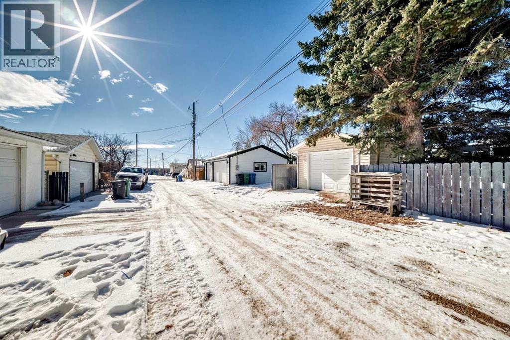 4936 45 Street SW — photo 40