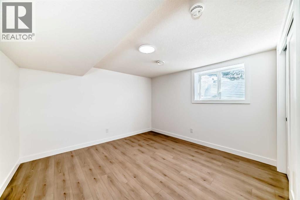 4936 45 Street SW — photo 29