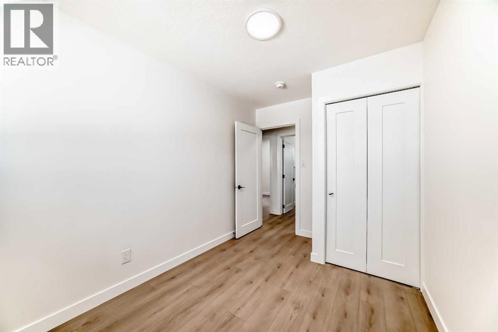 4936 45 Street SW — photo 22