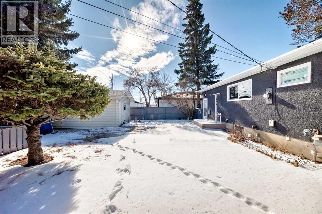 4936 45 Street SW — photo 37