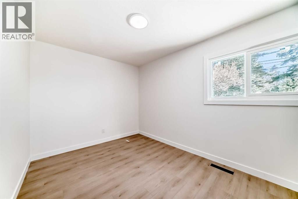 4936 45 Street SW — photo 19