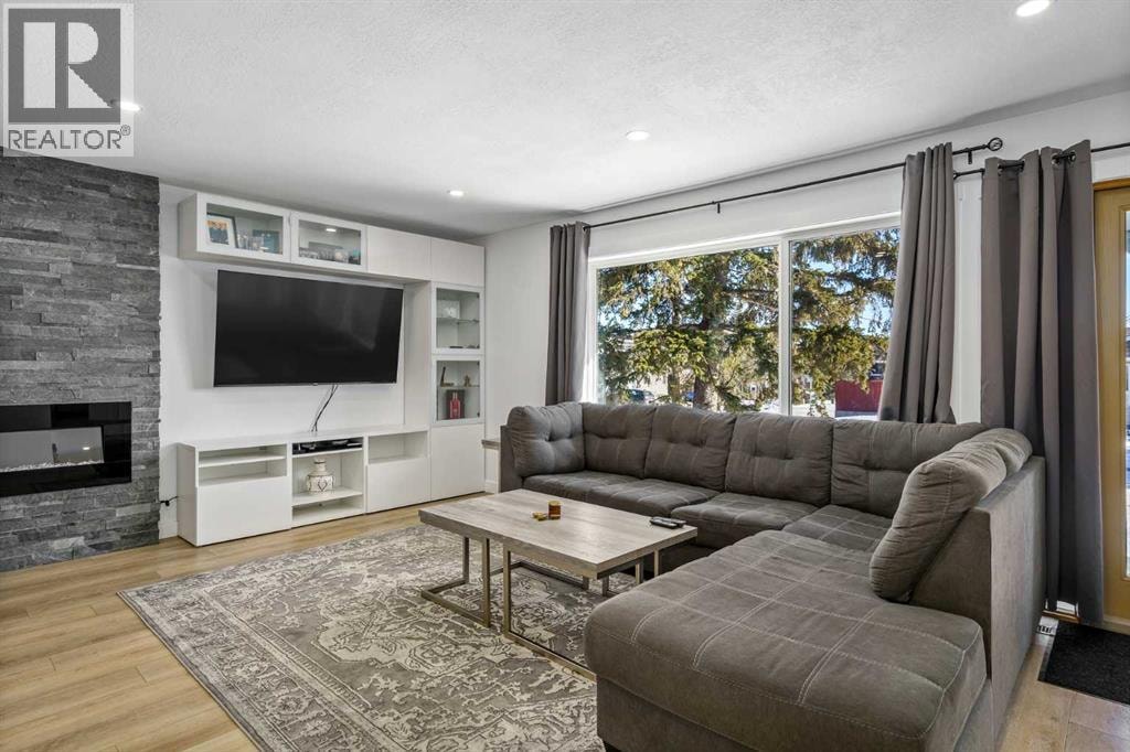 119 Silvercreek Close NW — photo 4