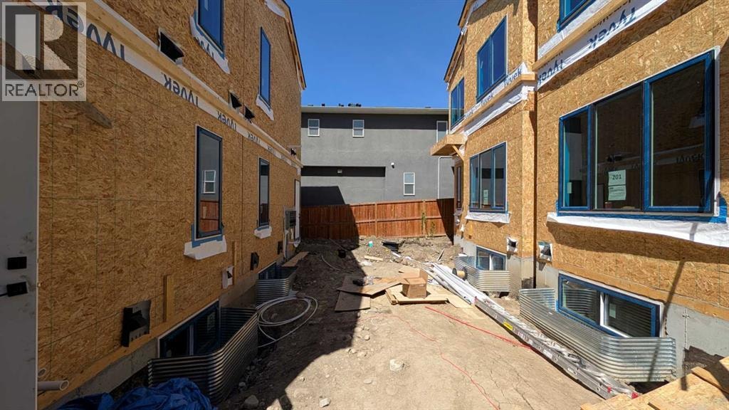 4832 20 Avenue NW — photo 4