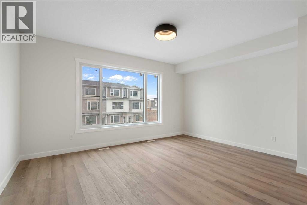 8808 48 Street NE — photo 2