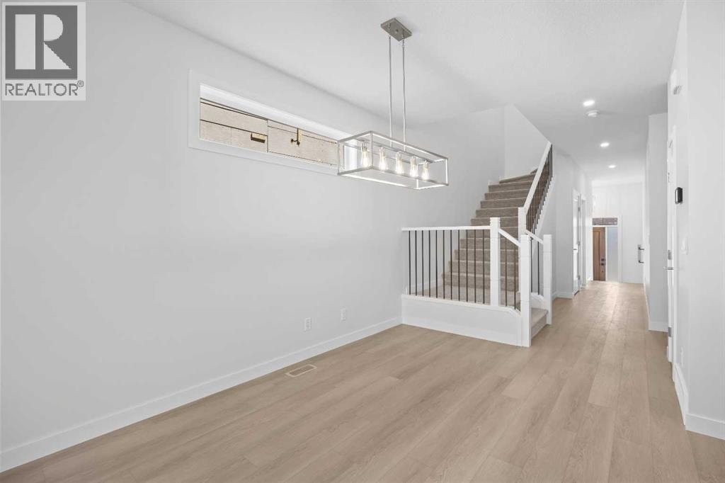 131 Greenwich Drive NW — photo 14
