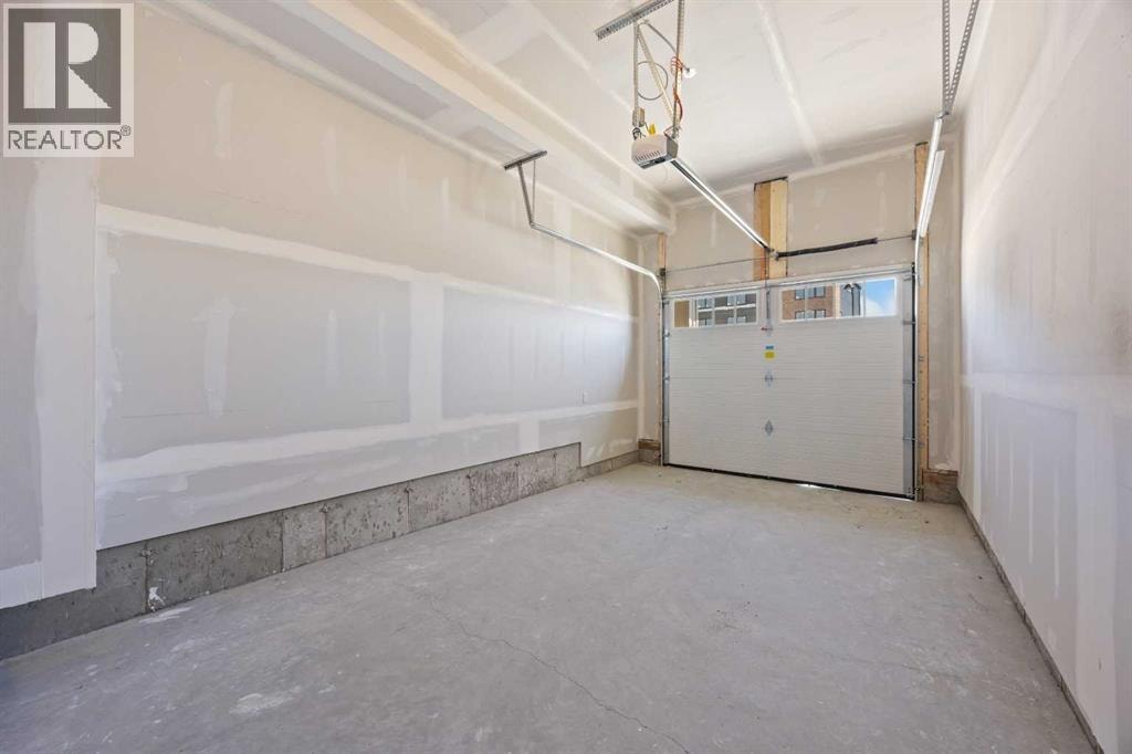 131 Greenwich Drive NW — photo 21