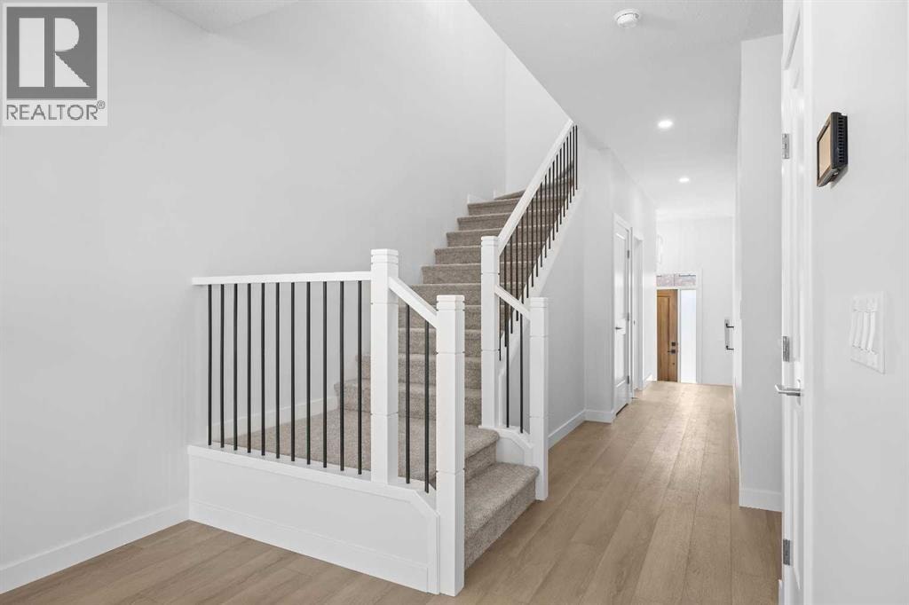 131 Greenwich Drive NW — photo 6