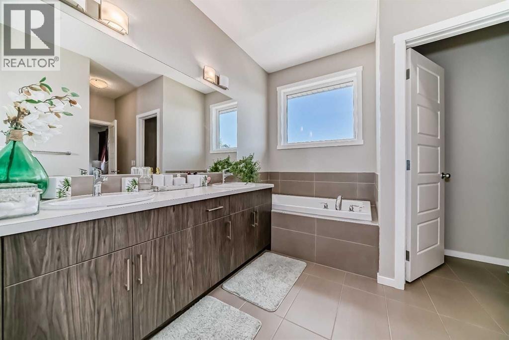17 Walgrove Manor SE — photo 23