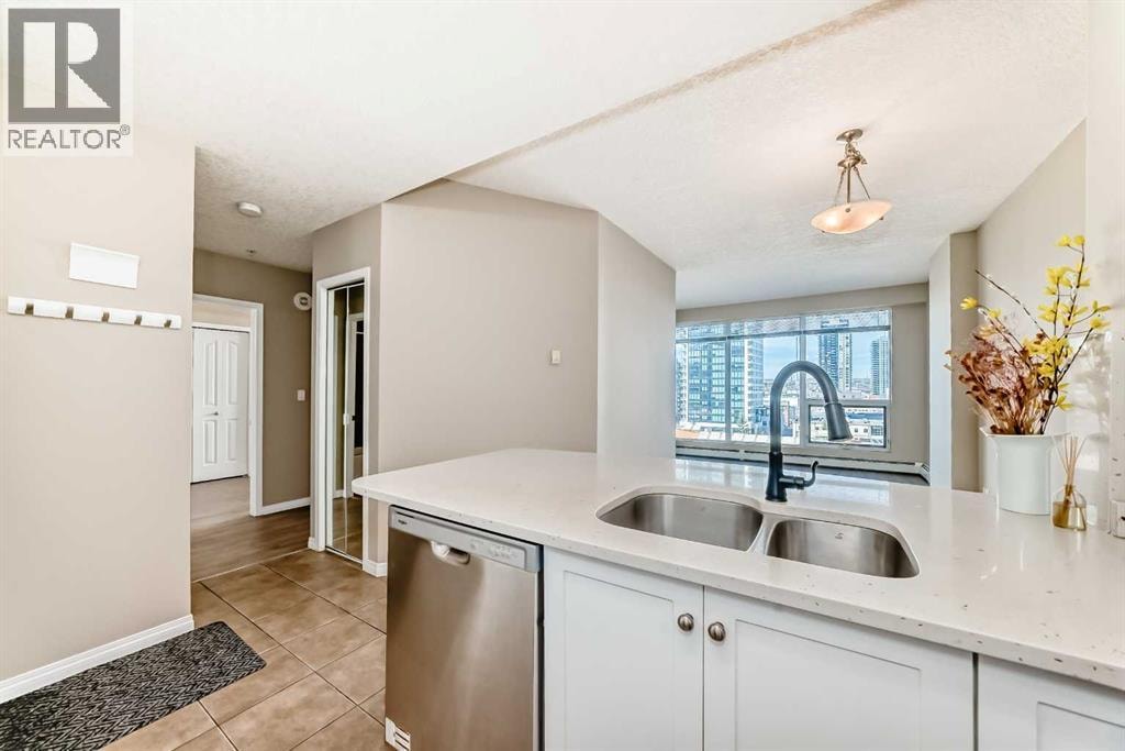 707, 1053 10 Street SW — photo 4