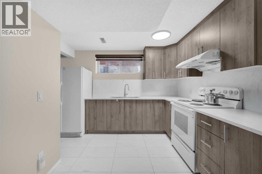 51 Coral Reef Close NE — photo 33