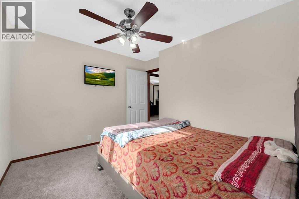 51 Coral Reef Close NE — photo 36