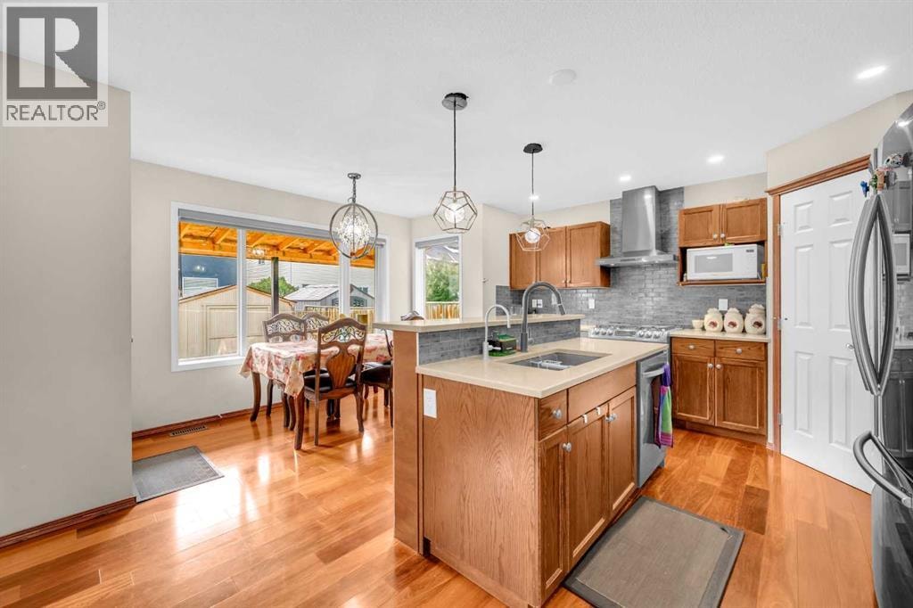 51 Coral Reef Close NE — photo 8