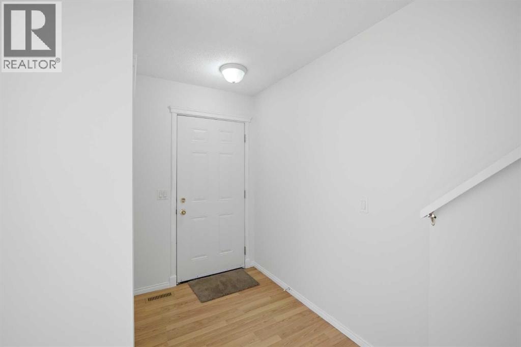 6016 Martingrove Road NE — photo 3
