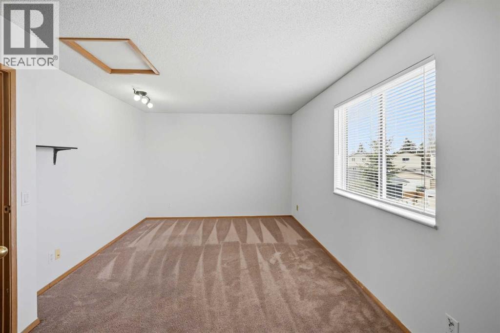 6016 Martingrove Road NE — photo 16