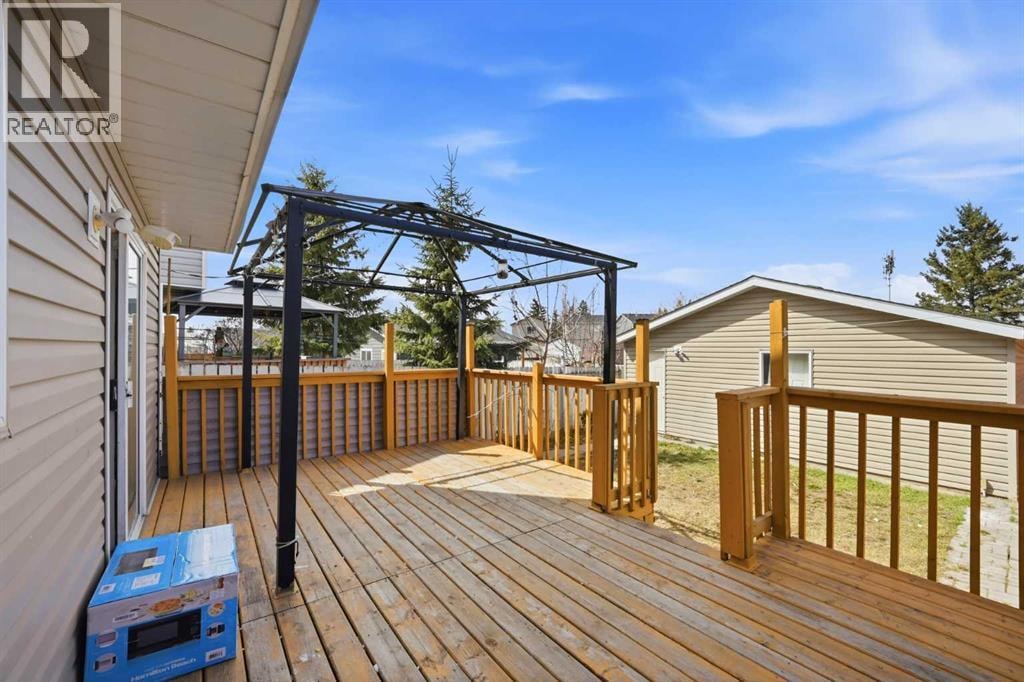 6016 Martingrove Road NE — photo 33