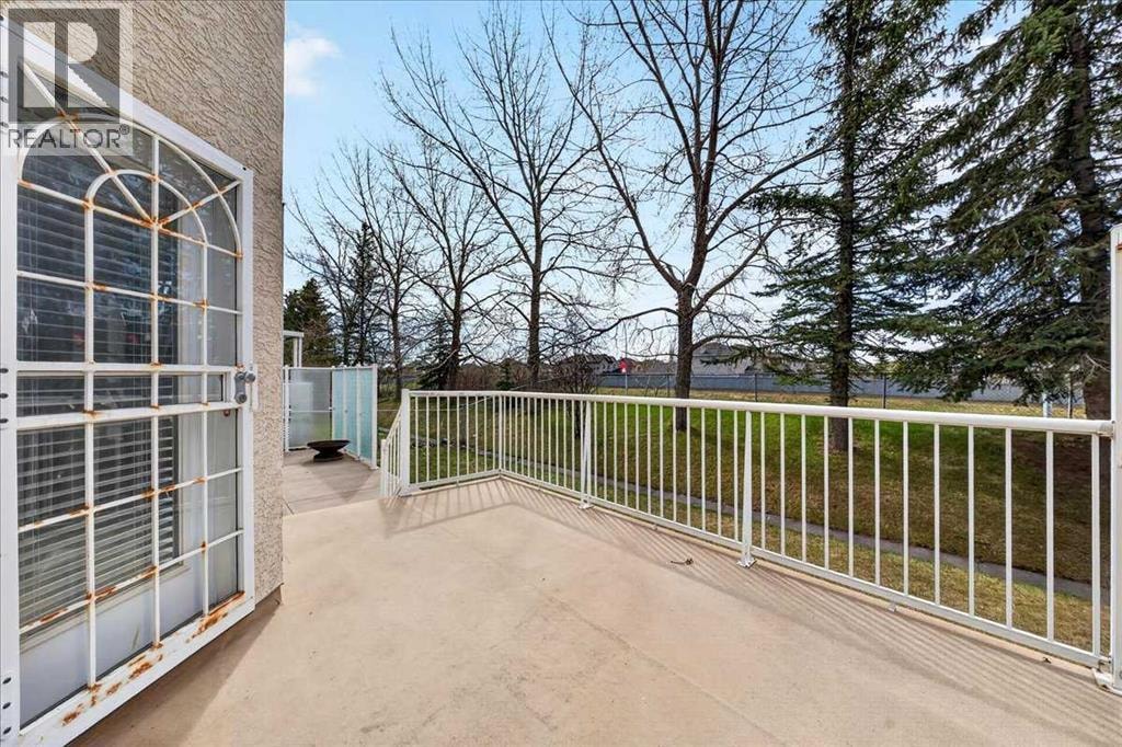 98 Hampstead Circle NW — photo 32