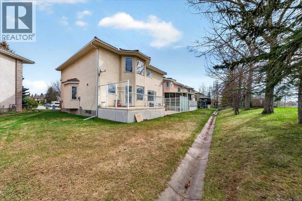 98 Hampstead Circle NW — photo 35