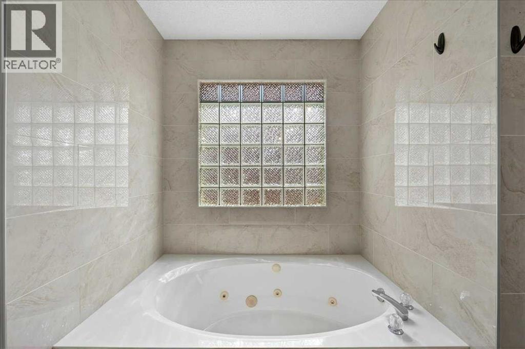 98 Hampstead Circle NW — photo 31