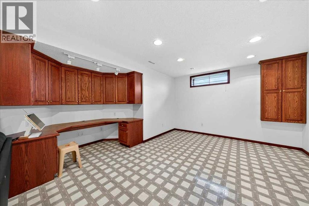 98 Hampstead Circle NW — photo 38