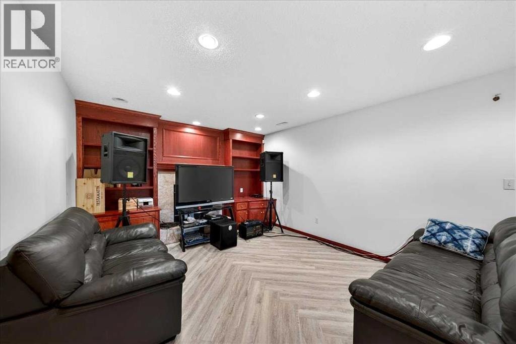 98 Hampstead Circle NW — photo 37