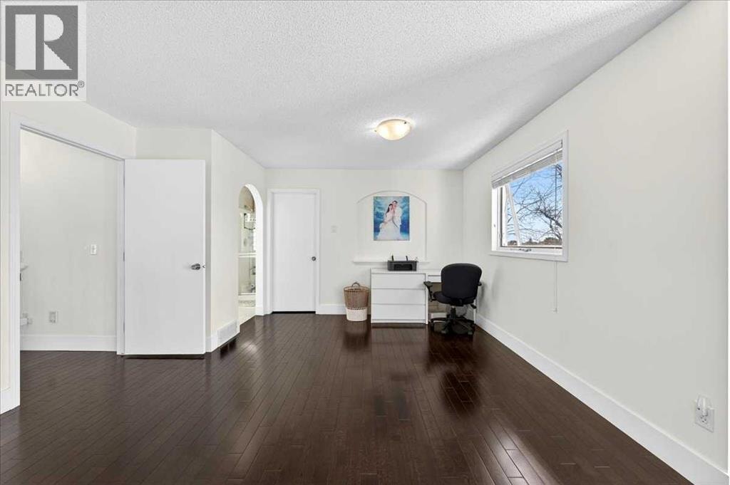98 Hampstead Circle NW — photo 27