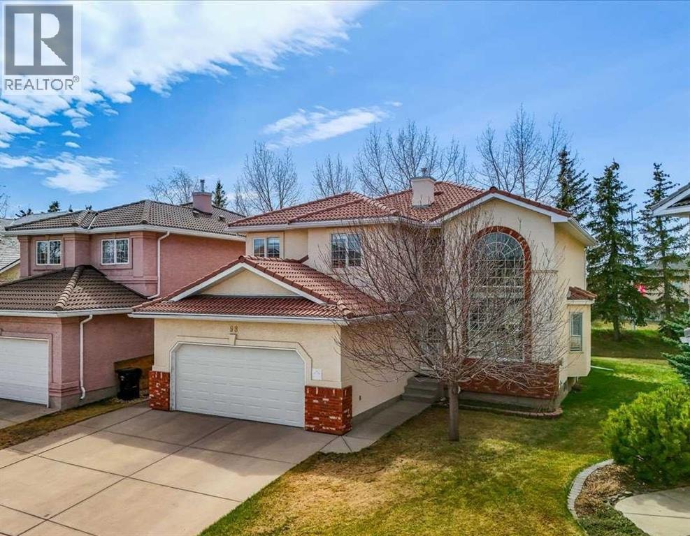 98 Hampstead Circle NW — photo 1