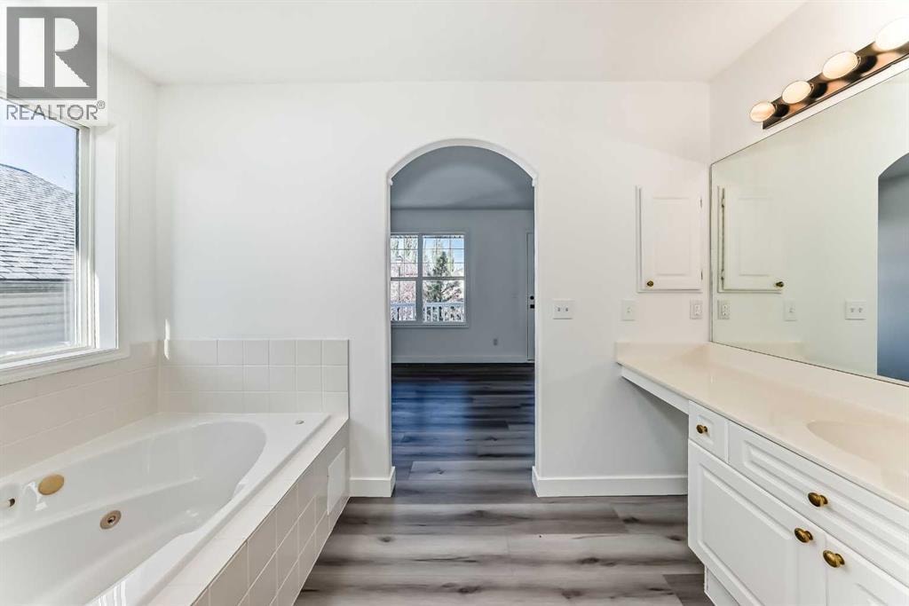 289 Canals Circle SW — photo 8
