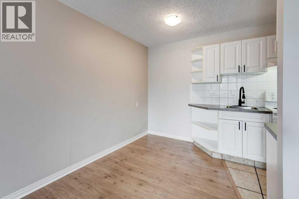305, 305 25 Avenue SW — photo 17