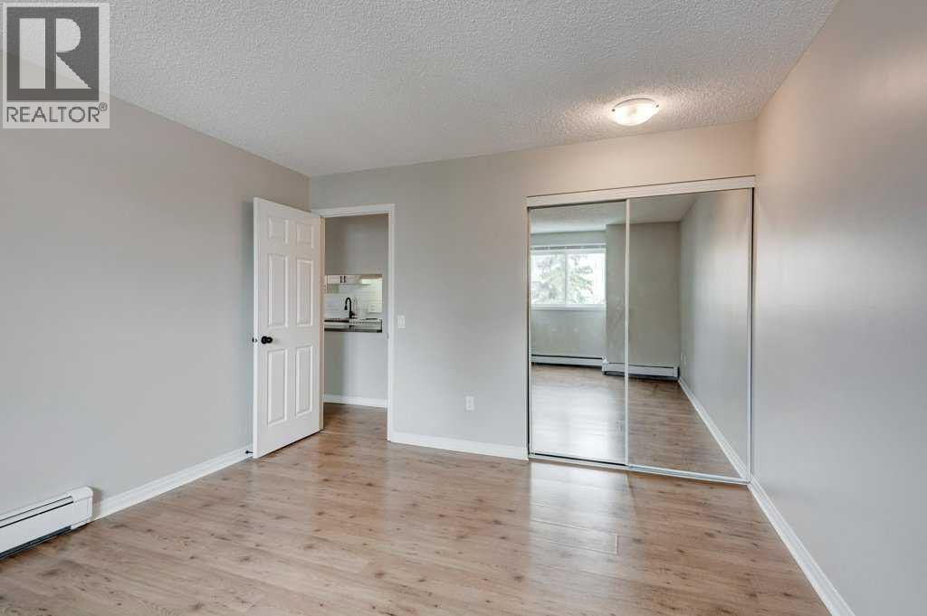 305, 305 25 Avenue SW — photo 22