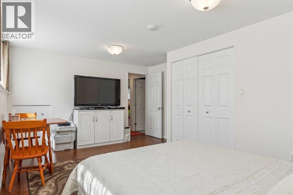 320 Haddon Road SW — photo 24