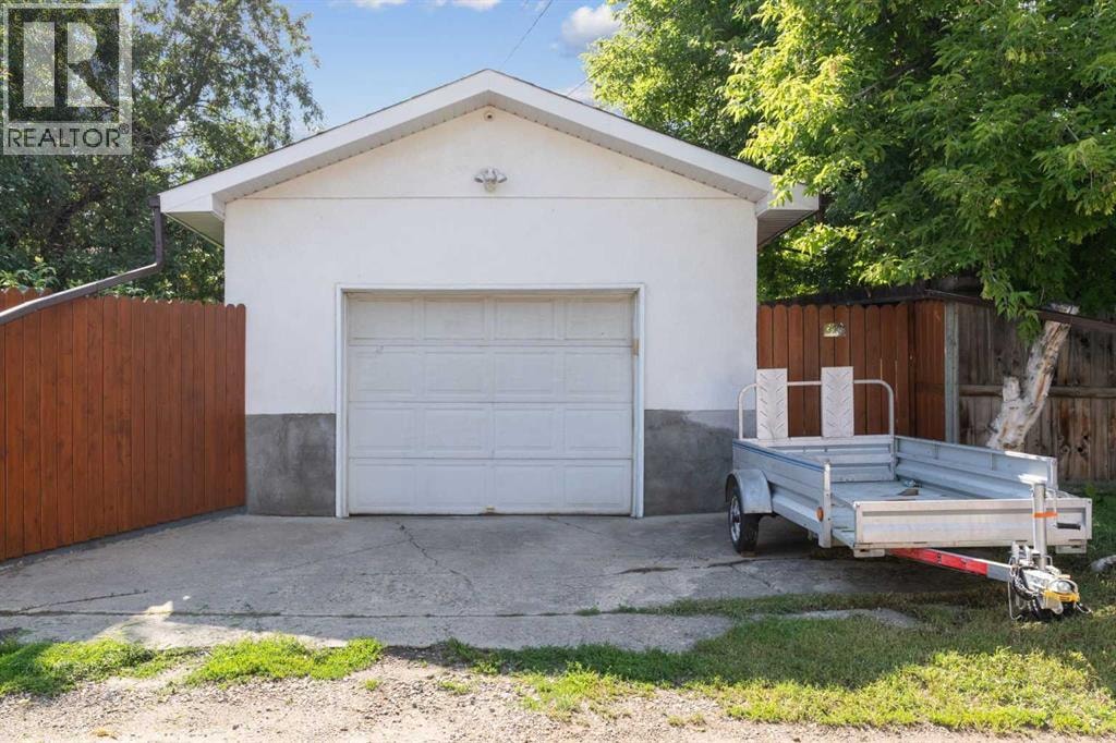 320 Haddon Road SW — photo 32