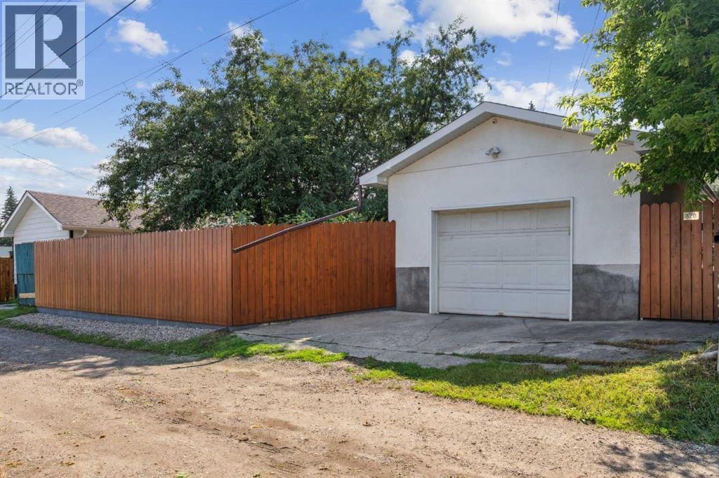 320 Haddon Road SW — photo 33