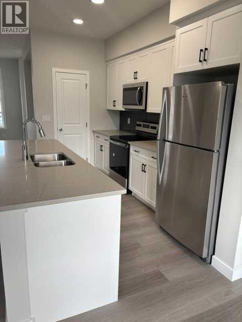 619 Savanna Crescent NE — photo 16