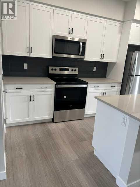 619 Savanna Crescent NE — photo 3