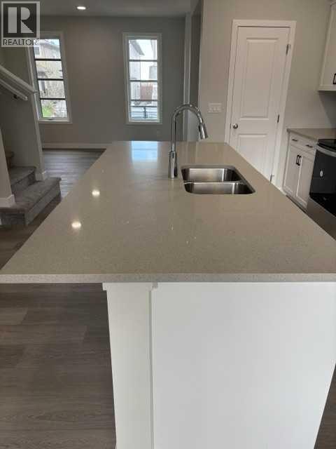 619 Savanna Crescent NE — photo 7