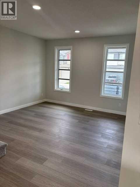619 Savanna Crescent NE — photo 9