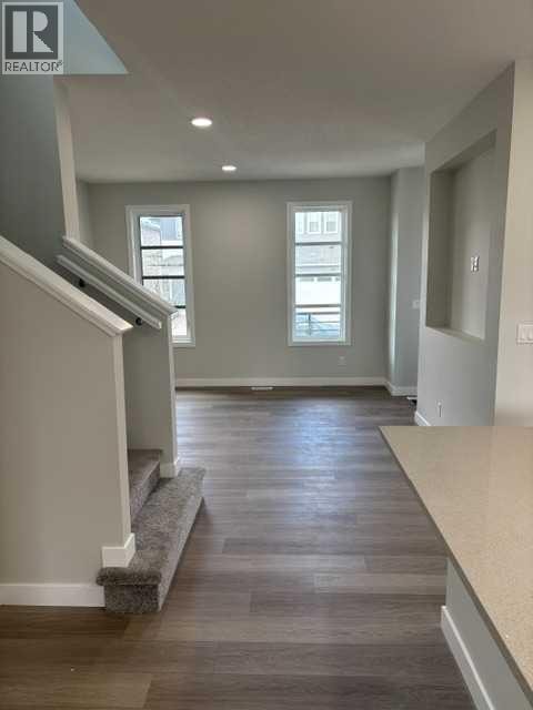619 Savanna Crescent NE — photo 2