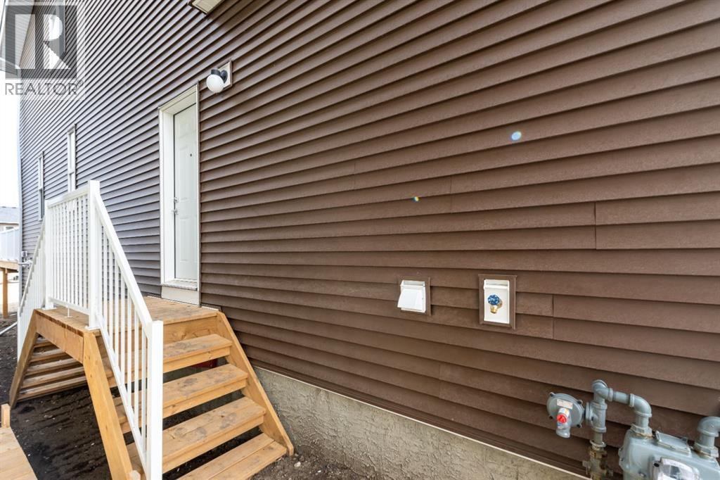 90 Edith Green NW — photo 2