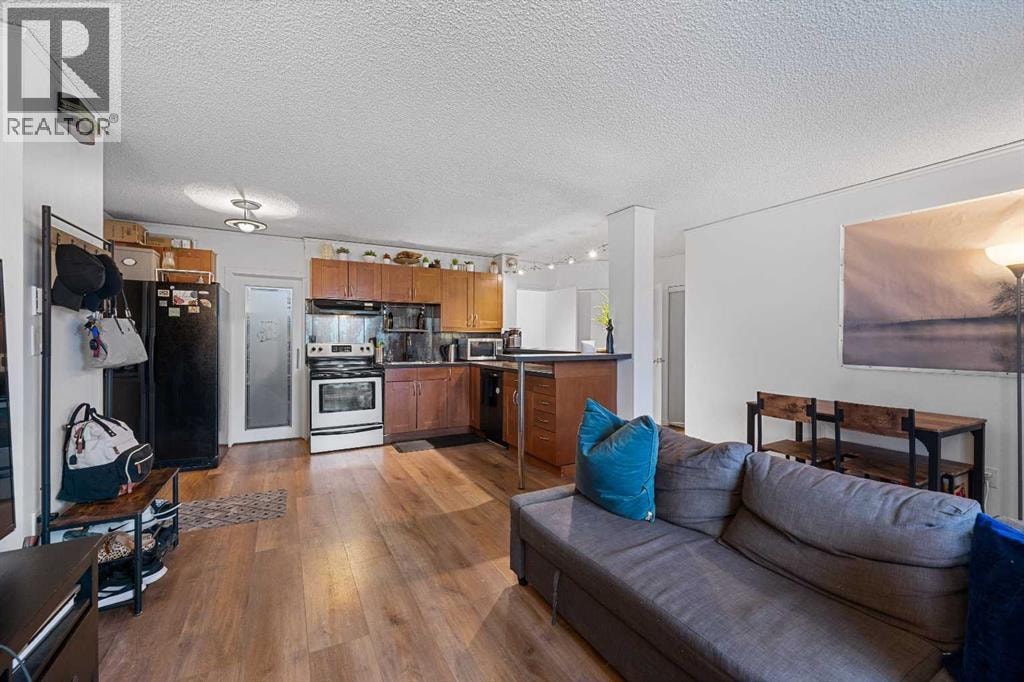 202, 2111 14 Street SW — photo 2