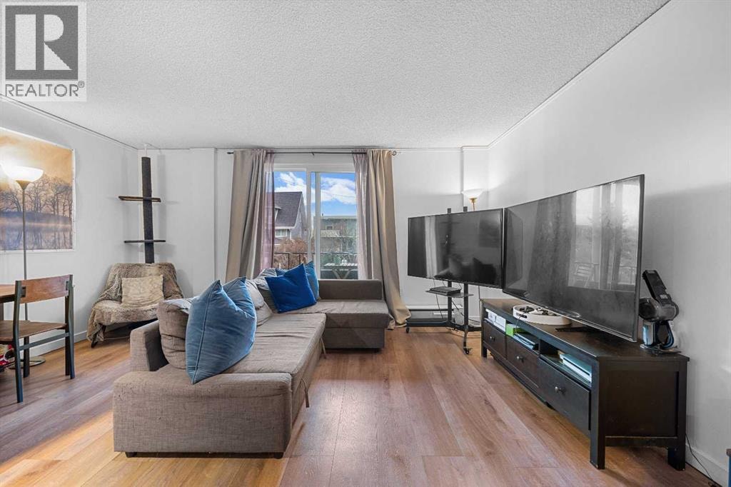 202, 2111 14 Street SW — photo 1
