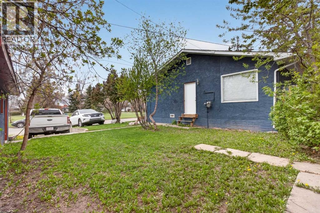 2418 27 Street SE — photo 13