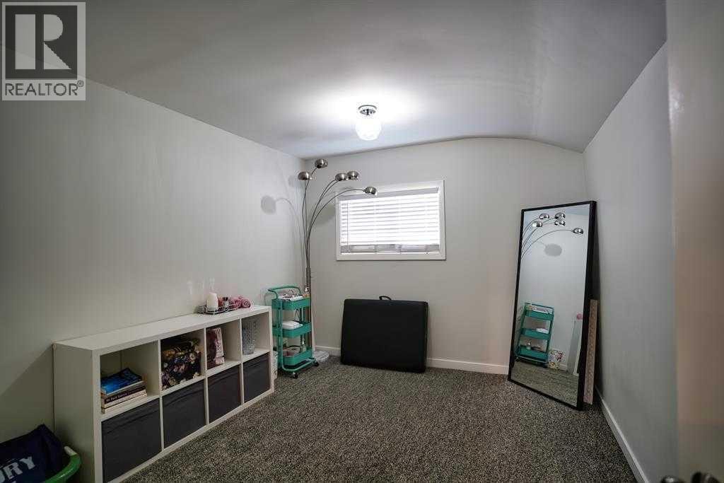 2418 27 Street SE — photo 39