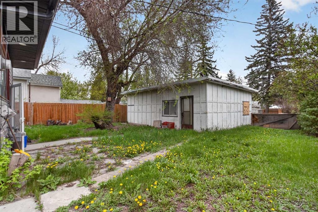 2418 27 Street SE — photo 30