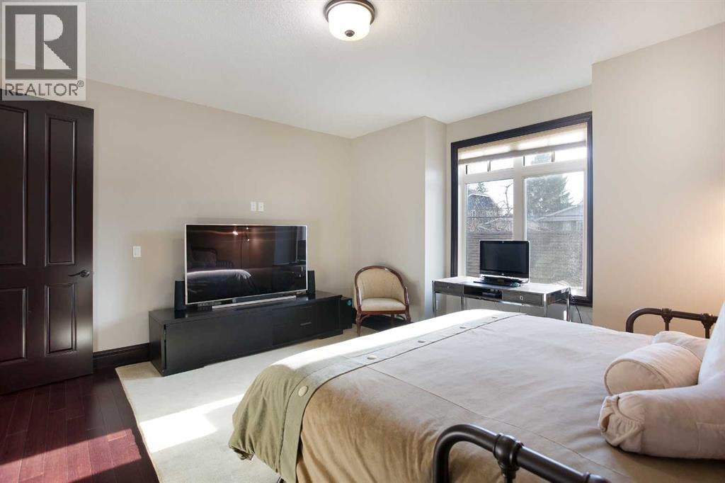 4315 14A Street SW — photo 31