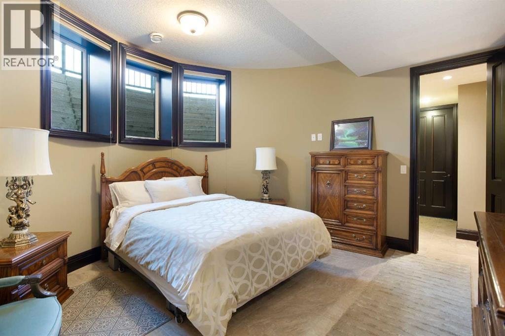 4315 14A Street SW — photo 42