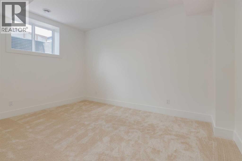 90 Treeline Gardens SW — photo 46