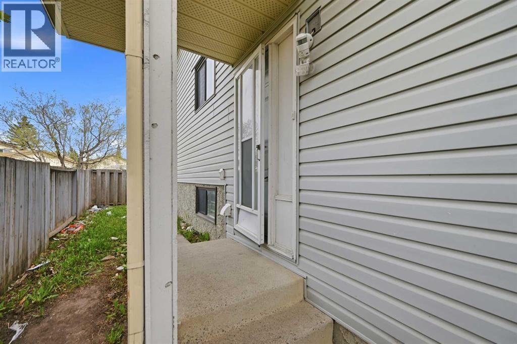 44 Castleridge Close NE — photo 3