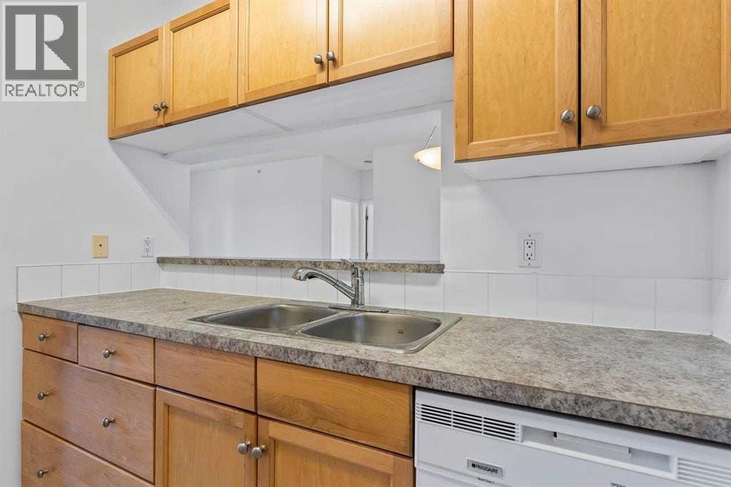 304, 2022 Canyon Meadows Drive SE — photo 15