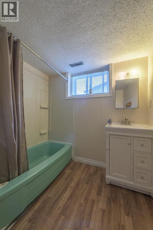 202 15 Avenue NE — photo 13